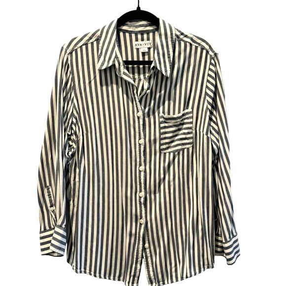 Ava & Viv Tops - Ava & Viv Women's Striped Lagenlook Button Down Shirt | Size 2X